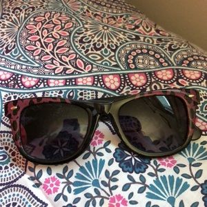Betsey Johnson square sunglasses